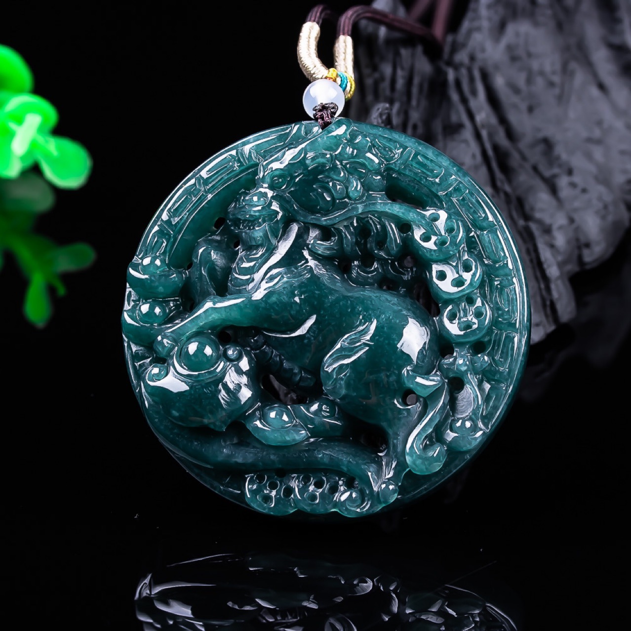 Vintage Fashion Accessories - Pingente de Dragão em Jadeite Birmanês,